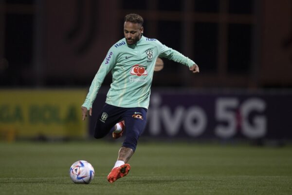 Tite veta registro de imagens em treino da seleção, mas dá pistas sobre formação