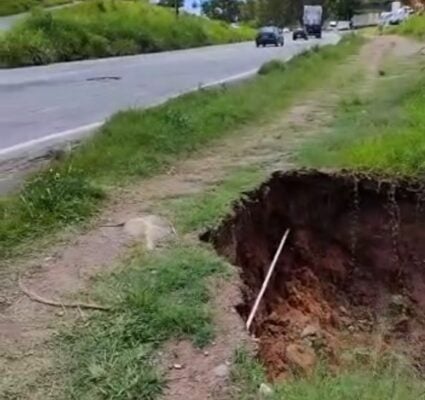 Asfalto começa a ceder e coloca em risco motoristas que passam pela BR-381, em João Monlevade