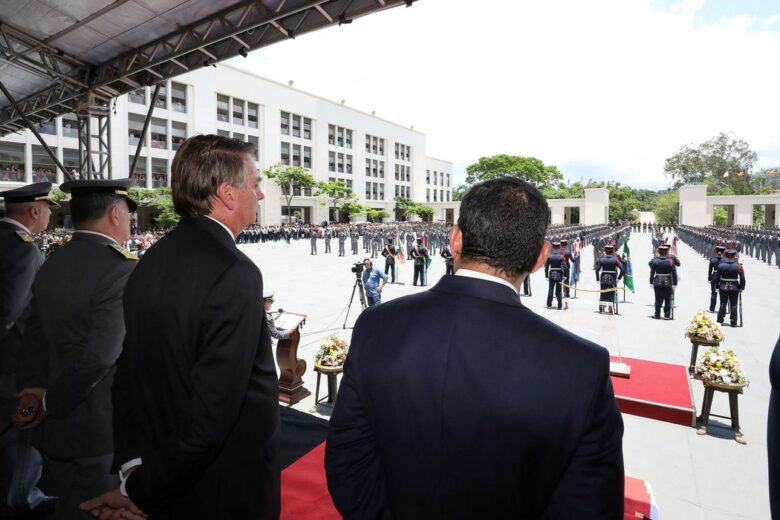 Jair Bolsonaro participa de formatura de cadetes na Academia Militar das Agulhas Negras