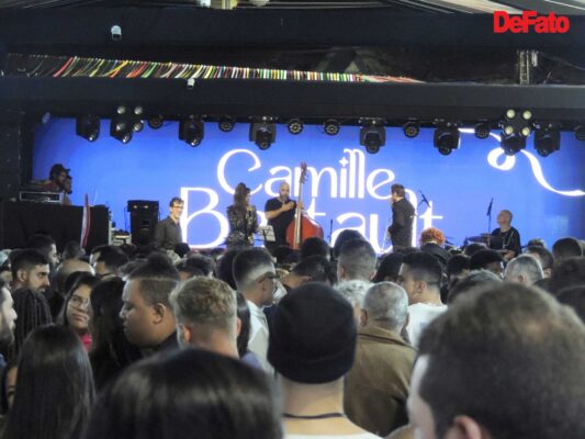 GALERIA DE FOTOS: francesa Camille Bertault agita a sexta-feira no Flitabira