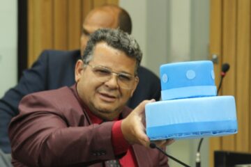 Heraldo Noronha pede para cantar parabéns para indicação que está há um ano sem ser atendida pela Prefeitura