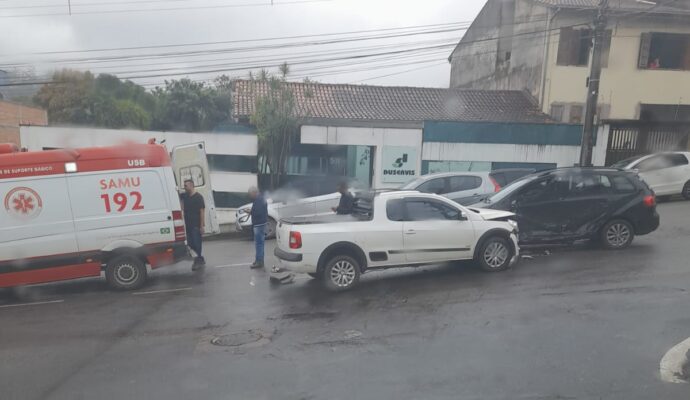 motorista-e-socorrido-apos-acidente-na-avenida-ipiranga