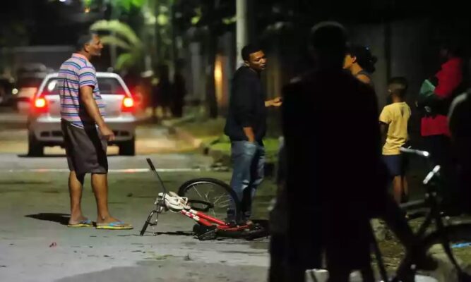 adolescente morre após ser atingido por árvore