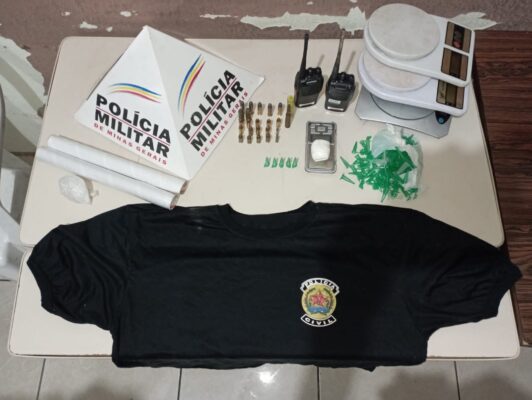 camisa-da-pc-e-apreendida-durante-operacao-contra-o-trafico
