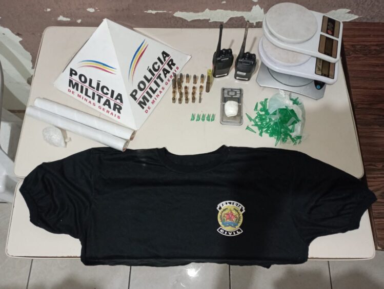 Camisa da PC é apreendida durante operação contra o tráfico