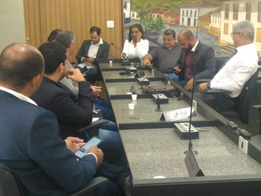 Após interferência do prefeito, Vetão tenta adiar eleição da Câmara e revolta vereadores