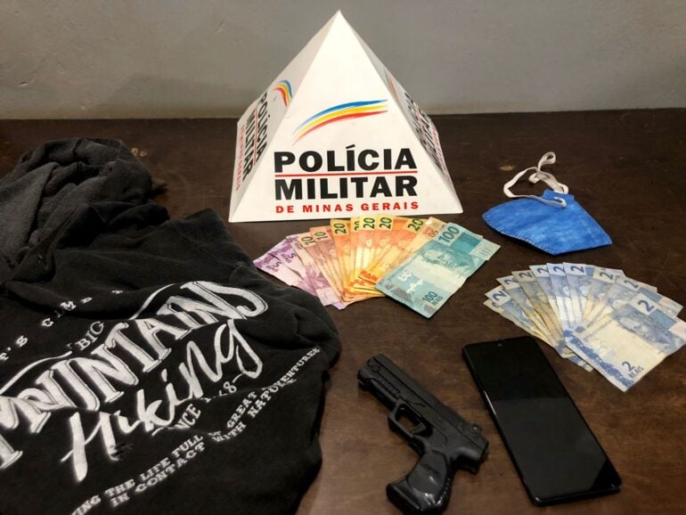 Policiais recuperam celular e mais de R$ 300 roubados por adolescente em Santa Bárbara