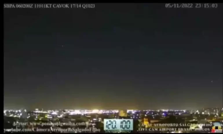 Pilotos avistam ovnis no céu de Porto Alegre; ouça a conversa