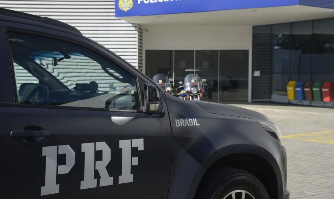 Geral PRF e Receita apreendem 50 mil aventais cirúrgicos