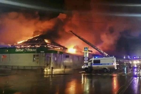 Incêndio deixa ao menos 15 mortos em cafeteria na Rússia