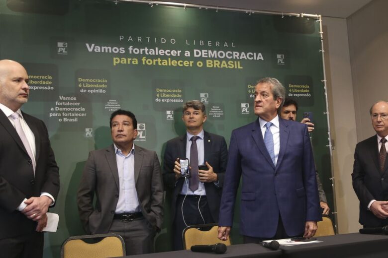 Partido de Bolsonaro recorre ao TSE para invalidar votos de 279 mil urnas eletrônicas