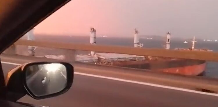 navio se choca contra Ponte Rio-Niterói
