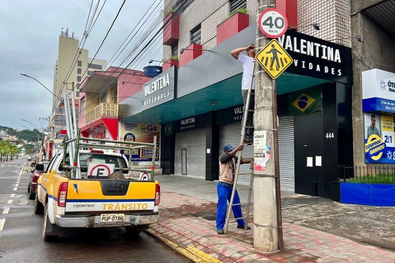 Transita renova sinalização de trânsito na região central de Itabira