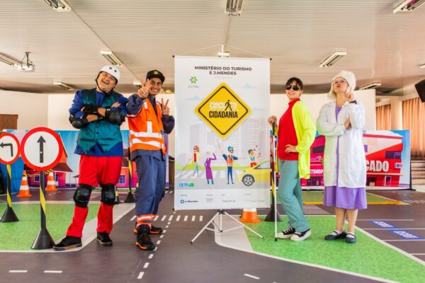 Projeto "Circuito Cidadania” beneficia 1.635 crianças em Minas Gerais com peça sobre bons hábitos na cidade