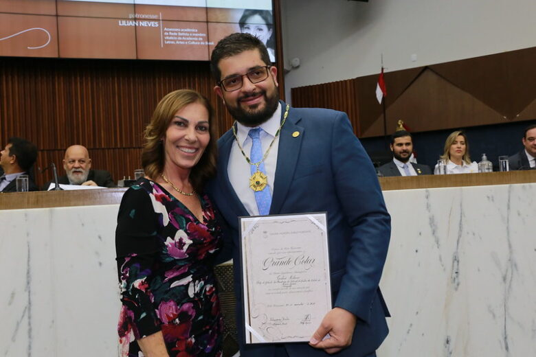 “Fico muitíssimo honrado”, Gustavo Milânio recebe Grande Colar do Mérito Legislativo em BH