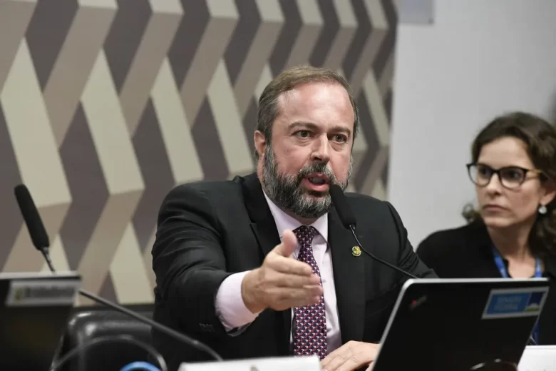 Lula confirma Alexandre Silveira como ministro de Minas e Energia