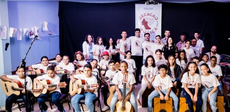 Projeto Geração Música completa oficinas em associação de Santa Bárbara