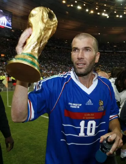 Zidane é candidato a substituir Tite na seleção brasileira, diz jornal francês