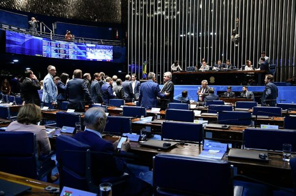 PEC da Anistia pode perdoar calote de R$ 740 milhões de partidos políticos