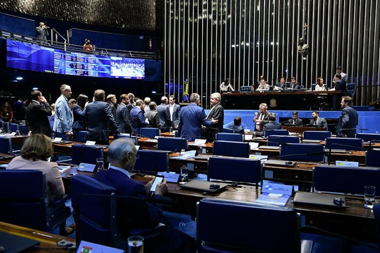 PEC da Anistia pode perdoar calote de mais R$ 740 milhões de partidos políticos