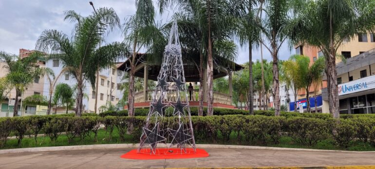 Nove pontos ganham iluminação e decoração especial de Natal em Monlevade