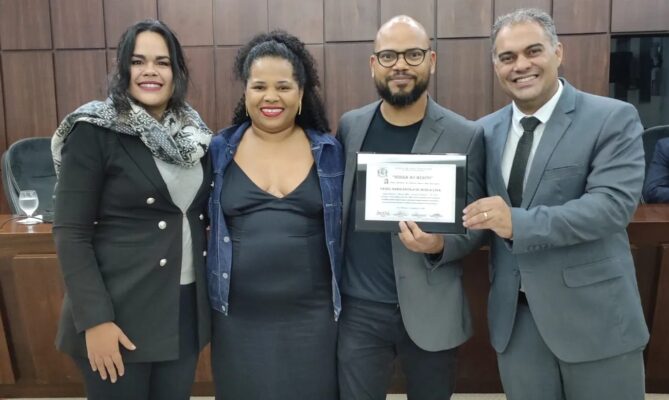 Câmara de Monlevade presta homenagem à Escola de Música pelos 20 anos de fundação