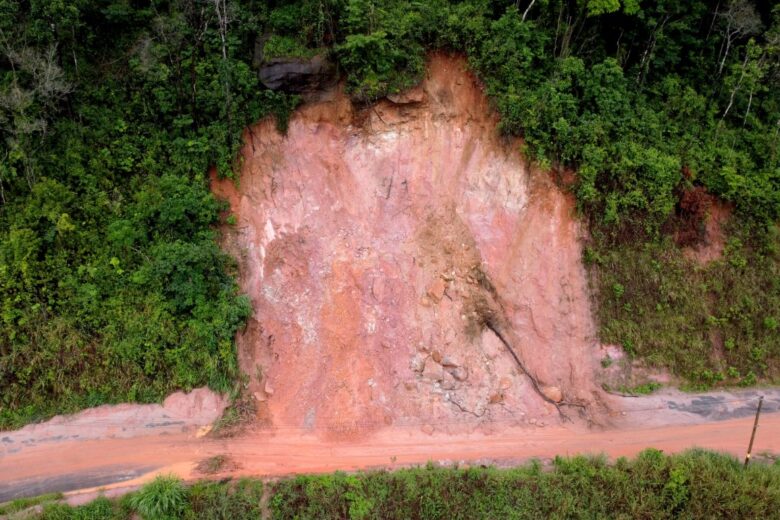 Atenção! Estrada do Jacuí é fechada para o tráfego de veículos e pedestres