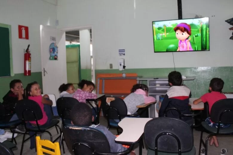 Escolas municipais de Monlevade recebem internet gratuita de banda larga