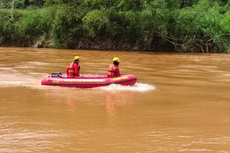 Bombeiros entram no quarto dia de buscas por jovem desaparecido na tragédia de Antônio Dias