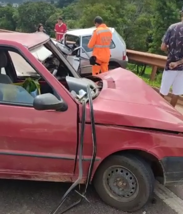 Betim: acidente na BR-381 causa congestionamento de 5 quilômetros