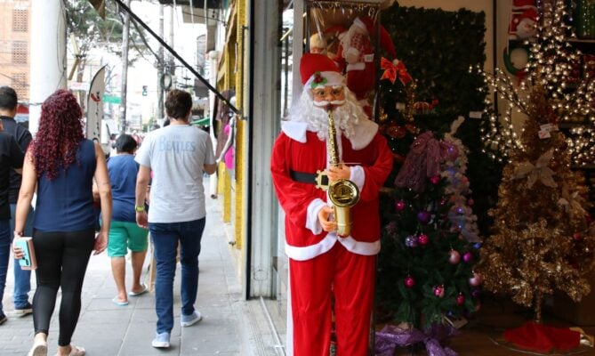 Neste fim de ano, 70 milhões de consumidores devem participar de algum amigo secreto