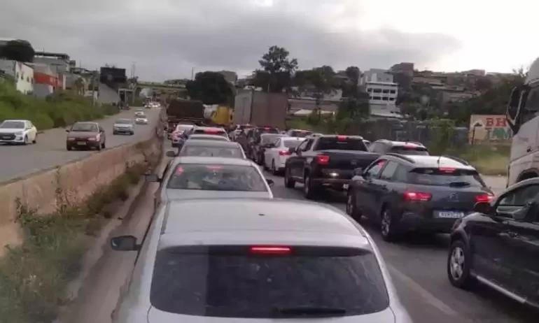 Saída de BH tem forte congestionamento nesta sexta-feira (23)