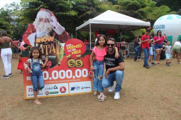 Papai Noel anima o domingo da criançada e dá início à campanha de Natal da CDL Itabira