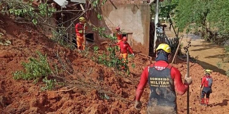 Prefeitura de Antônio Dias suspende festa de Réveillon por respeito às vítimas da tragédia; chuva e período chuvoso