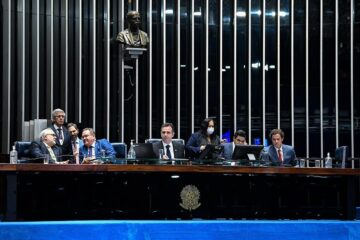 Congresso promulga PEC da Transição