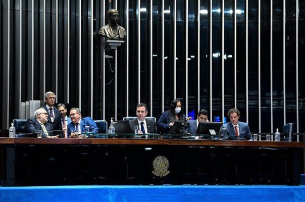 PEC da Transição é aprovada
