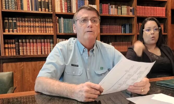 Jair Bolsonaro elogia Pacheco por projeto que limita ações do STF