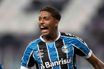 Ex-meia do Grêmio, Jean Pyerre anuncia aposentadoria aos 24 anos