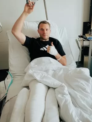 Neuer quebra perna esquiando e está fora da temporada