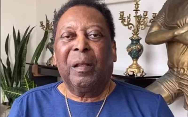 Internado em São Paulo, Pelé agradece mensagens de apoio: ‘Estou forte’