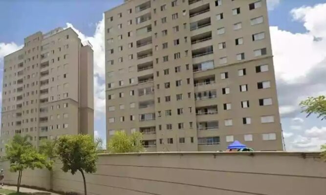 prédio no qual foi registrado a queda da criança