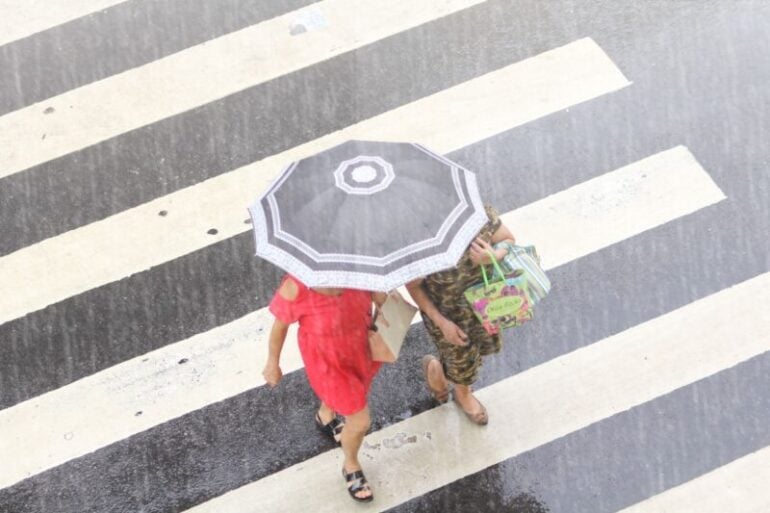 Possibilidade de chuva continua nesta quarta-feira (27); atenção para a água parada!