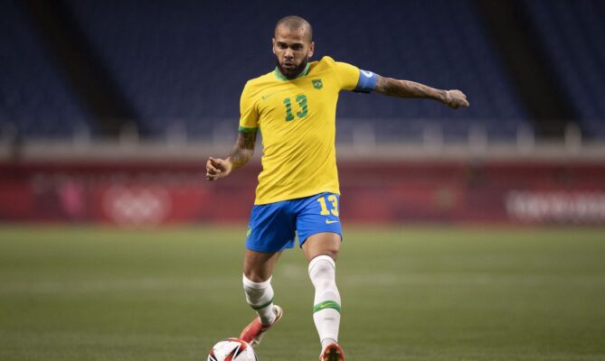Amiga de vítima diz que Daniel Alves também passou a mão em suas partes íntimas