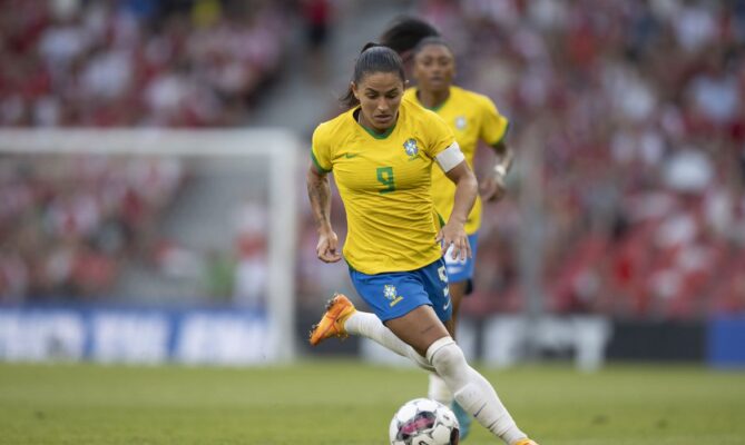 Seleção feminina de futebol ultrapassa Holanda e sobe para 8º no ranking da Fifa