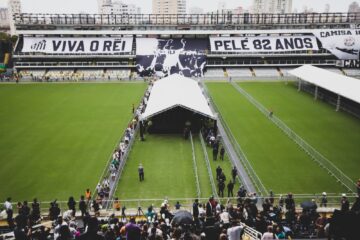 Ausência de ídolos da Seleção é sentida em velório de Pelé