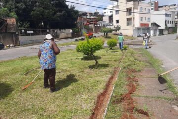 Trabalho de limpeza e conservação de praças é intensificado em Monlevade