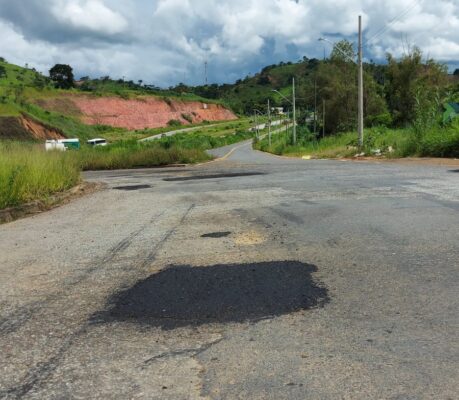 MGC-120: rodovia que liga Nova Era a Itabira recebe operação tapa-buraco