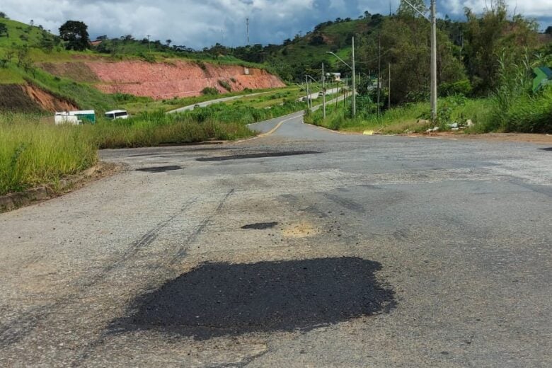 MGC-120: rodovia que liga Nova Era a Itabira recebe operação tapa-buraco