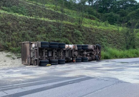 Policial militar fica ferido em acidente na estrada de Nova Era