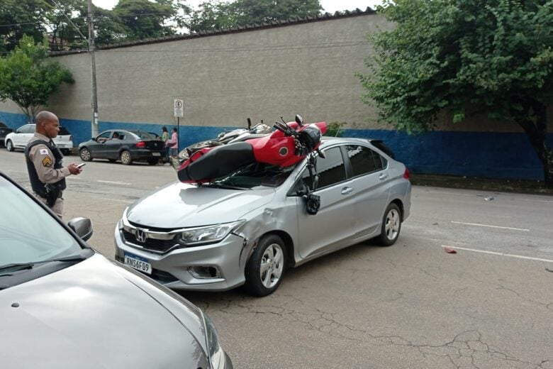 Motociclista fica ferido em acidente na Avenida Ipiranga